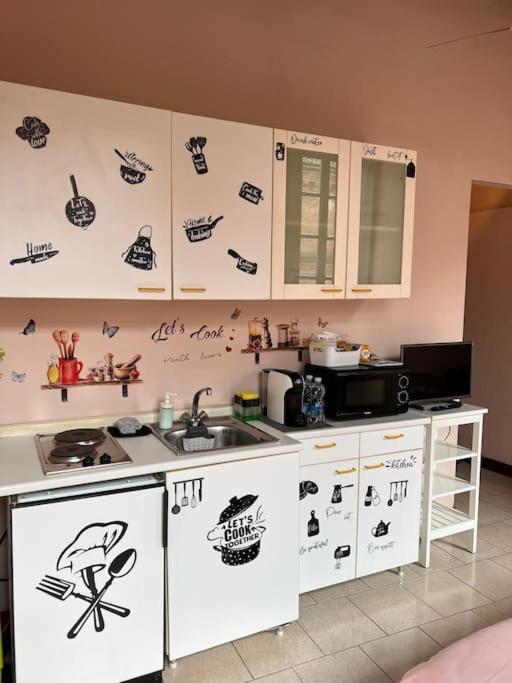 Minimal Studio Con Travi A Vista Πιατσέντζα Εξωτερικό φωτογραφία