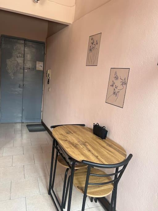 Minimal Studio Con Travi A Vista Πιατσέντζα Εξωτερικό φωτογραφία