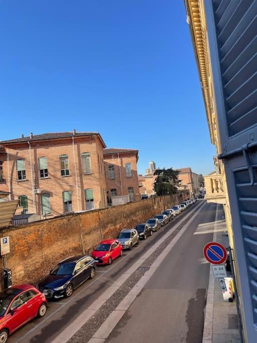 Minimal Studio Con Travi A Vista Πιατσέντζα Εξωτερικό φωτογραφία